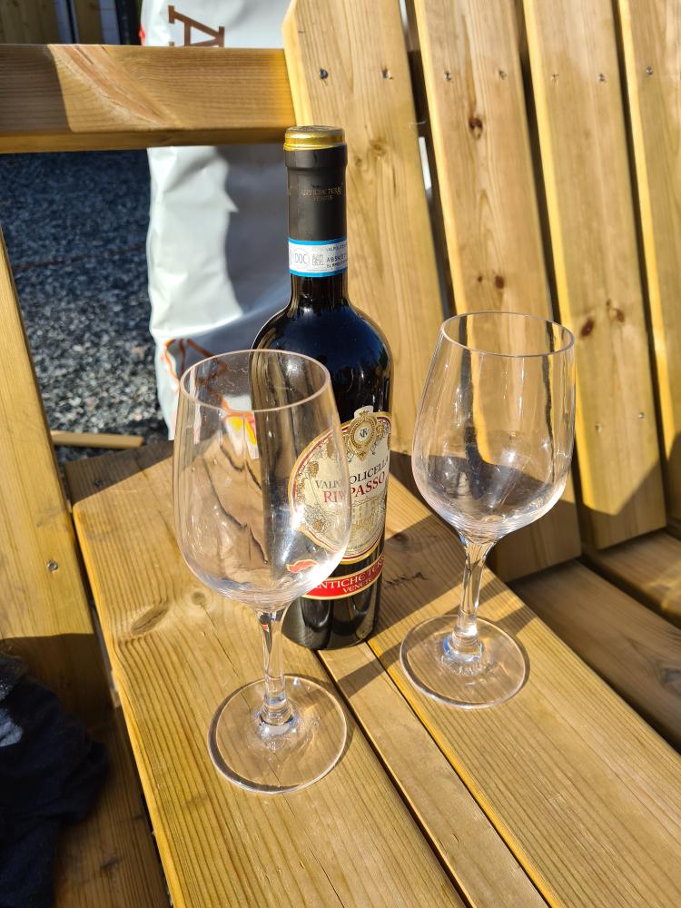 Rødvin i solen