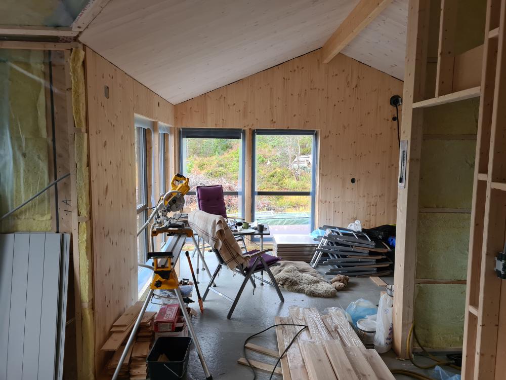 Spiseplass med lyst tak